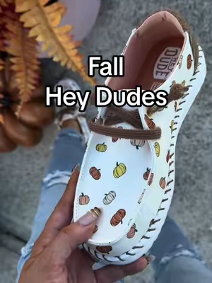 Hey dude really came through for fall this year!!! #heydude #heydudewendy #heydudewendypumpkin #fallheydudes @HeyDude 
