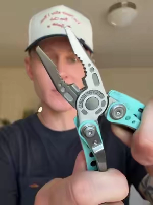 @Leatherman Tools Skeletool CX 7-in-1 EDC multitool. #leatherman #leathermanskeletool #multitool #edc 