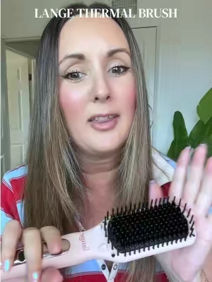 Literally the easiest way to straighten your hair! #langehair #thermalbrush #frizzyhair 