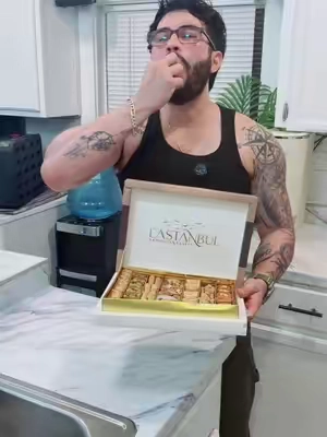 #mauperaza Eastanbul Turkish Baklava Asso ordénalo aquí vas a querer comértelos todos a la vez 🙈 delicia 😋 