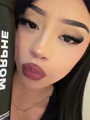 6pm btw 😩 this setting spray melts my makeup so goodd | #fypシ #oxnnm #makeup #morphesettingspray #afterschoolmakeup 