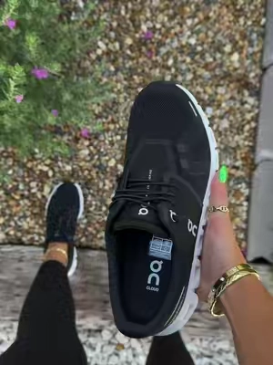 @Evans Sneakers #oncloud #onclouds #sneakers #shoes #gymfit 