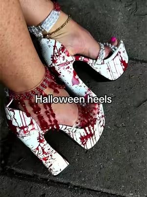 Dying over these heels 🩸⚰️ @Dolls Kill #halloween #halloweencostume #spookyseason #sexyheels #platformheels 