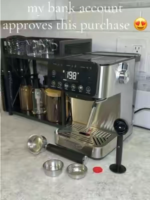 I’m in love. 😍 Having the ability to make my favorite drinks at home is such a game changer. 🤩🎉 #espresso #coffeegirl #coffeelover #coffeebar #athomecoffee 