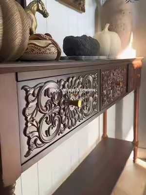 the carved detailing >> 🤎 #entryway #entrywaydecor #vintageinspired #homeaesthetic #furniturefinds 
