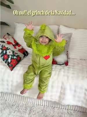 Oh no!! El grinch de la Navidad, llegó a casa. #babygrinch #babiesfirstchristmas #grinchmas  #babymusthaves #TikTokshopbacktoschool 