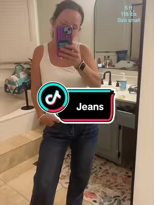 As a 5ft tall girly, finding the right jeans without having to hem is nearly impossible!! These are the perfect length and so cute and comfy! #petite #petitejeans #petitefashion #petiteoutfit #nohemneeded