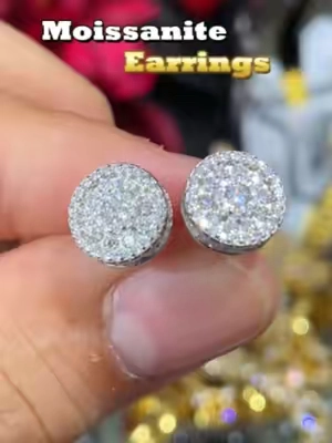 High quality moissanite earrings on TikTok!!#delzzad #TikTokshopbacktoschool #2026trend #viraltiktok #nontarnish #moissanitejewelry #nontarnishjewelry #studearrings #earrings #moissanitejewelry  #moissaniteearrings
