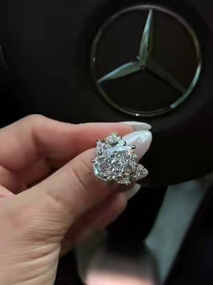 This ring is insanely beautiful 💍✨