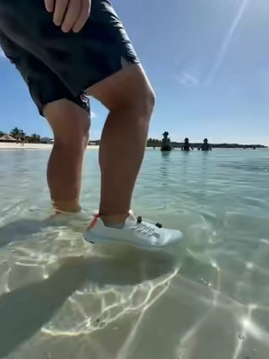 Stopsliding,startlookingfly.⚡️Fromslipperypooldeckstocitystreets,thesearetheultimatetechwearupgrade.Thatgripisnojoke.😤 #TikTokShopSummerSale Getyoursbeforethey’regone!#clogs#summeressentials#slipproof#ootdmen