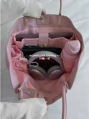 so inlove with my pink tote bag✨🎀 #tote #totebags #pinkaesthetic #packmybagwithme #everydaybag 