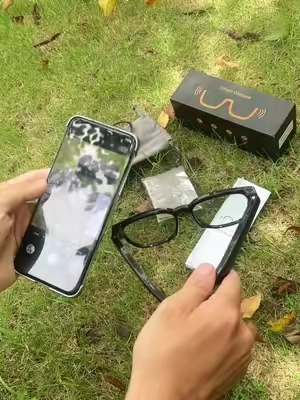 AI glasses are actually wild for this 🤯🕶️🤖 #tiktokshop #aitiktokshop #fyp #fashion #tiktokmademebuyit #glasses #fashiontiktoks #aiglasses #cameraglasses #Tech #smarteyewear #camera