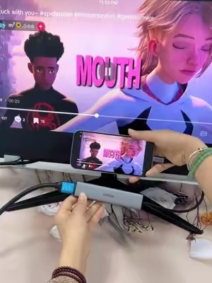 Stream 4K straight from your phone to TV no Wi-Fi needed! #adaptador#TikTokshopbacktoschool #tiktokshopsummersale #hdmi #usbc 
