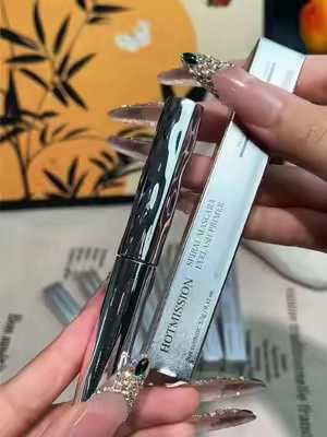 I’m officially done with false lashes. This fiber mascara gives me longer, fuller-looking lashes without the mess.🛑🛑👇  #Mascara #LashGoals #BeautyTok #MakeupEssentials #SohoChic  