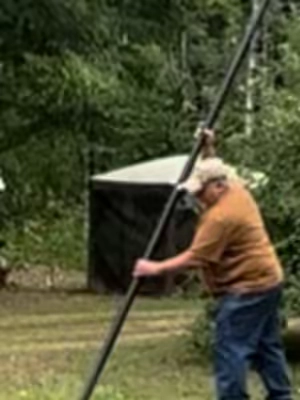 An absolutely beautiful flag pole with American flag. Really makes the yard look nice. Click on the orange shopping cart. Don’t miss out on the free shipping. ##USA##america##flag##yard##flagpole