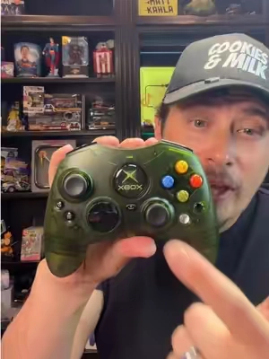 Wow! Now this is cool! Old school meets new school! #hyperkinduchess Xbox controller! Must see! #morekahlagaming #tiktokshopcreatorpicks  #Inverted 