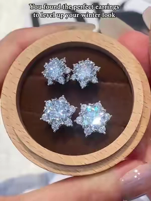 You found the perfect earings to level up your winter look #moissanite #jewelry #ring #backtoschoolshopping #gift 