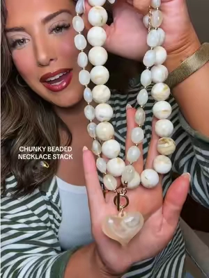 A good option if you’ve been wanting to try out the chunky necklace trend without spending a lot of money on one! #jewelry #beadednecklace 