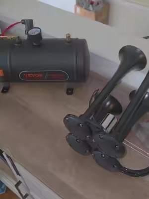 If your factory horn just isn’t cutting it, this 4-trumpet air horn kit brings SERIOUS sound. Comes with the 12V air compressor, tank, gauge, and everything you need for a powerful truck upgrade. #TrainHorn #TruckAccessories #AirHorn #VEVORSuperBrandDay #TikTokshopbacktoschool 