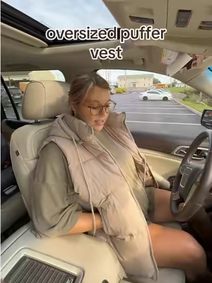 JUST REALIZED THE HOOD IS REMOVABLE TOO 🤎 I couldn’t be happier with this @TanmingFashion #puffervest #oversizedvest #vestoutfit #wintervest #TikTokshopbacktoschool 