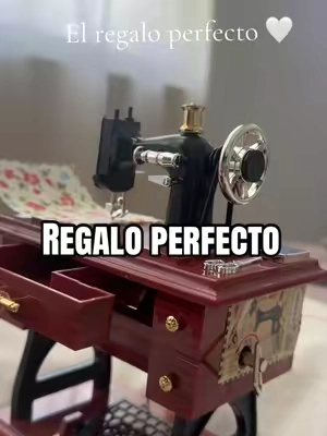 Máquina de coser el detalle perfecto y trae música 🎵 #maquinadecoser #regaloperfecto #cajamusical #gif #TikTokShopFinds 