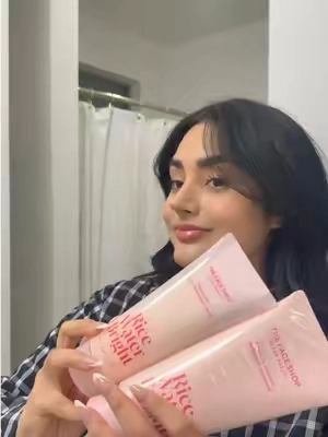 Este es el que es doble limpieza! Gel y cremoso a la vez! 😚💕