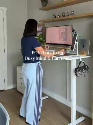 Love that I can sit or stand at my standing desk . Having a standing desk definitely helps my productivity 👌  . . . #standingdesk #desk #desksetup #officedesk #homeofficesetup 