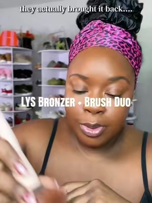 The bronzer duo is back because why just get the bronzer when you can get the brush too😉 @LYS Beauty #lysbronzer #lyspowderbronzer #powderbronzer #bronzer #bronzerhack 