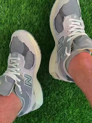 #tiktokshopcreatorpicks #TikTokshopbacktoschool #newbalance #sneakers #newbalance2002r 
