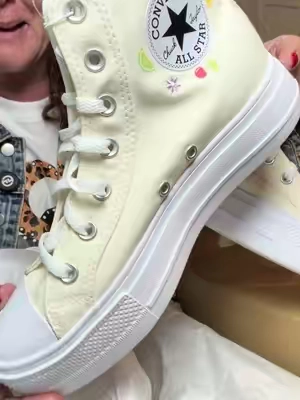Classic Converse with the cutest twist! ❤️ These women’s platform high-top sneakers feature a bold red design with sweet heart details and that iconic Converse look. #ConverseHighTops #PlatformSneakers #tiktokshopcreatorpicks  #TikTokshopbacktoschool  #converse 