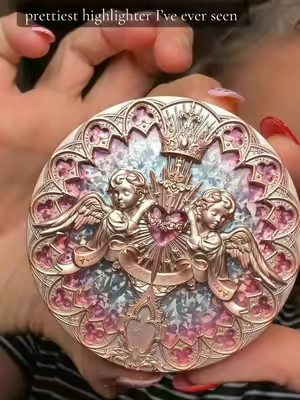 This is absolutely GORGEOUS! #highlighter #makeup #beauty #backtoschool #TikTokshopbacktoschool 