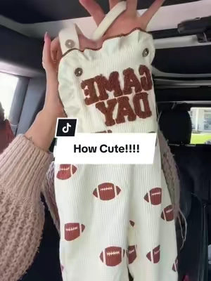 Somebody better take my phone😂#gamedayoutfit #girlmom #toddlerstyle #babygirloutfit #babyclothing 