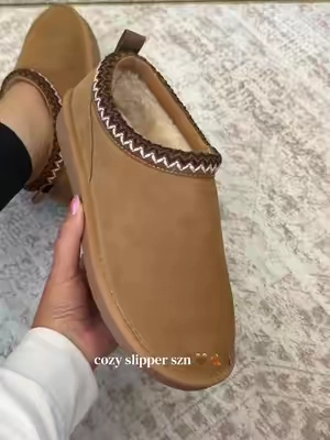 Genuine suede slippers that are SO soft & cozy 🤎✨ #dreamparis #houseslippers #fallslippers #comfyshoes 