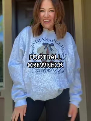 Love!! For the football girlies 🤎 #football #gameday #gamedayoutfit #crewneck #falloutfits 
