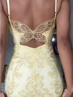 this dress is SO pretty😍💛