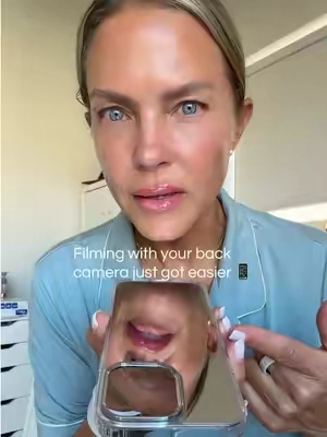 Not only is it great as a pocket mirror, it’s one of the most genius content creator hacks I’ve seen 🙌🏼 #phonecase #mirrorphonecase #ttsaffiliate #contentcreatorhacks #TikTokshopbacktoschool 