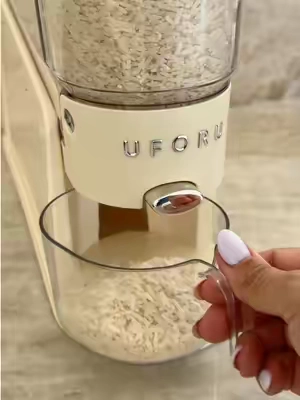 Rice Storage Dispenser 🍚✨ Ayuda a ahorrar espacio y facilita servir arroz, cereal y otros alimentos secos. #PantryOrganization #KitchenEssentials #FoodStorage #HomeOrganization #TikTokShopFinds 