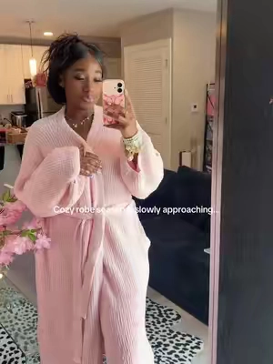 Cozy robe season is slowly approaching ✨ • • #robe #robes #cozyrobe #cozyrobes #tiktokfinds 