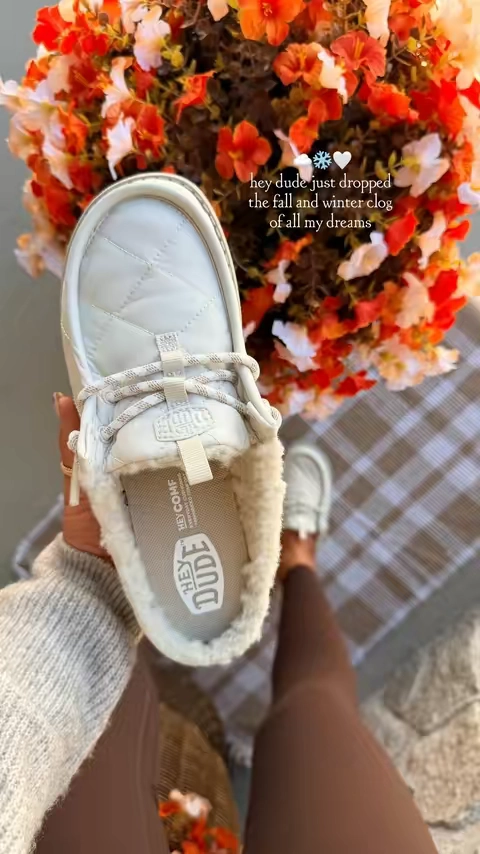& end up getting the best ones yet!! these are sooo cozy & so stinkin cute ❄️🤍☁️  @HeyDude  #heydudeshoes #womensclogs #fallshoes #fallstyle #sliponshoes 