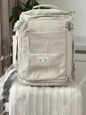 I used to hate traveling for work on rainy days, especially in London,but not anymore✈️✨#bagsmart #travelbackpack #travelbag #traveltiktok #TikTokshopbacktoschool 