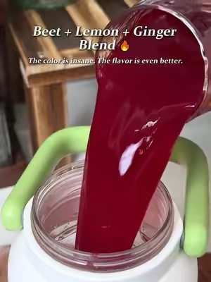 Real fruit tastes better when you blend it yourself. Fresh, simple, and so worth it.#portableblender #JuiceRecipe #healthylifestyle #TikTokshopbacktoschool #sohochic 
