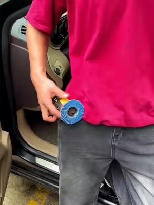 When you just need to cut a screw or remove rust, no one wants to lug around a big heavy grinder.so check this out #anglegrinder #mechanic #toolset #diytools #repair 