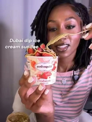 this sundae needed that crunch BAD 😭🍓🍨 #Chocbox #CrunchyDubaiDip #DubaiDip #IceCreamSundae #TikTokShop 