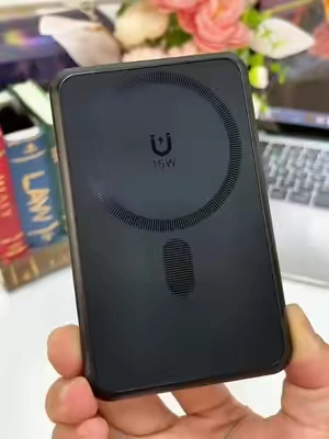Why Did Nobody Tell Me About This Sooner? 🤯#MagneticPowerBank #PowerBank #PortableCharger #FastCharging #iPhoneAccessories