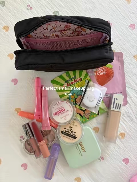 The perfect makeup bag is cute and spacious!!✨💅  #makeupbag #smallbag #makeuppouch #backtoschoolhaul #schoolbag 