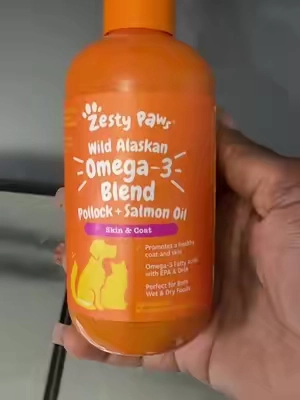 Have you ever wonder why your dog has dry skin? 