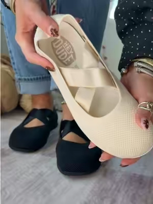 Heydude really said let’s make a ballerina flat that’s actually comfy 👏🏼🤎 These are about to be on repeat with all my fall outfits. #heydudeshoes #BalletFlats #FallShoes #WomensShoes #falldealsforyou @HeyDude  