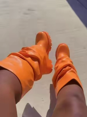 These orange slouchy boots were MADE to be the statement piece 😮‍💨🧡 I’m already planning all the fall outfits around them. If you’ve been looking for slouchy boots for women or a bold statement boot that makes a basic outfit hit different… THIS is the pair.  #SlouchyBoots #OrangeBoots #tiktokbacktoschool #FallShoeTrends #StatementBoots