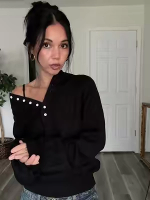 #fallsweaters #sweaterweather #pullover #offtheshouldersweatshirt #falloutfits 