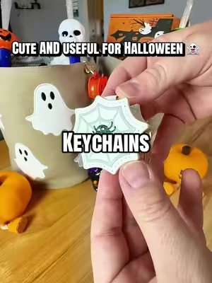 A tiny boo basket filler that’s actually useful 🎃🕸️ #boobasket #boobasketideas #halloweenkeychain #halloweenfinds #noncandyhalloween 